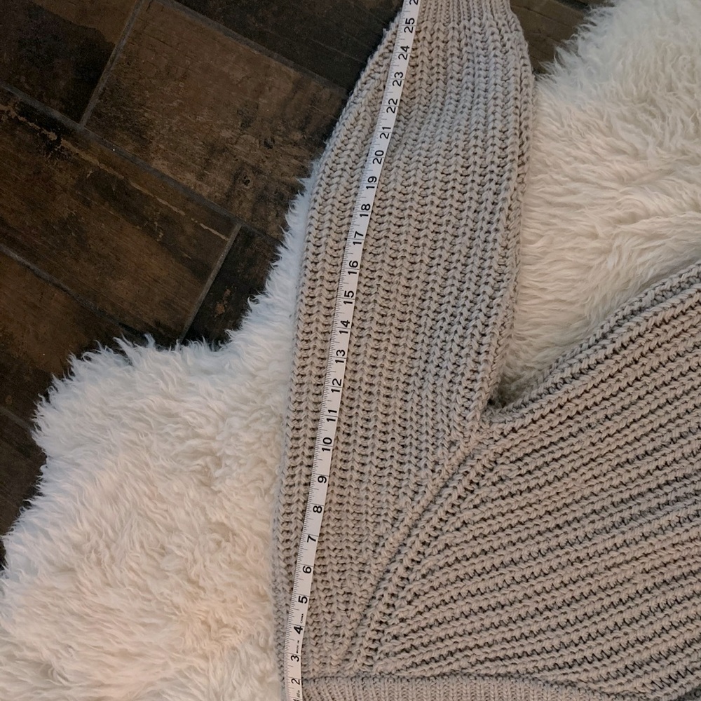 H&M Knit Sweater - Picture 5 of 5